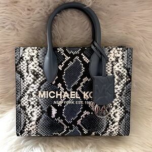Brand new!! Michael Kors 💙🩶